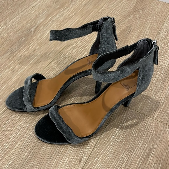 14th & Union Velvet Grey 3” High Heels - size: 7 - Picture 2 of 9